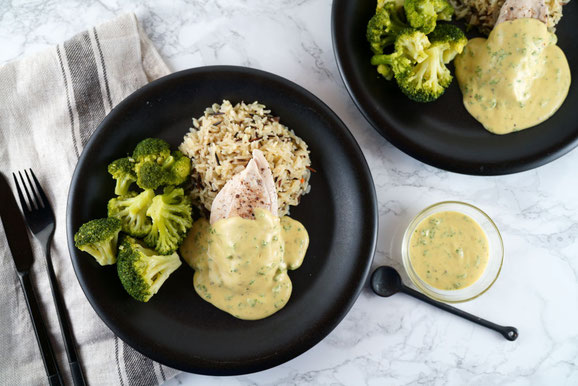 Senf-Poulet mir Reis und Brokkoli aus dem Dampfgarer.