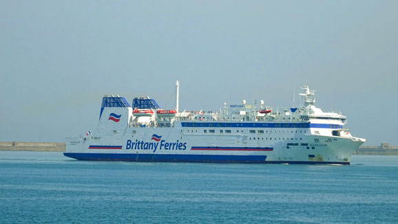 M/V Barfleur arriving in Cerbourg-en-Cotentin from Poole. Thanks to this contract, Barfleur is believe to operate two daily rotations beginning 29th March, which is unseen since 2009.