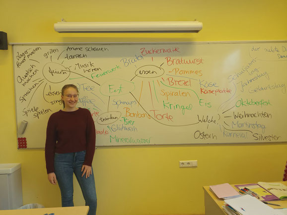 Marit in der Schule - Deutschunterricht mit der 6. Klasse. (Foto: Heidi Rajamäe-Volmer)