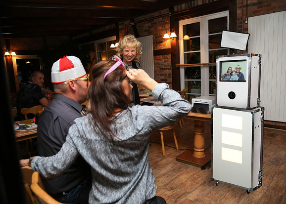 Fotobox Photobox PhotoBooth Verleih mieten Veranstaltungsausstattung Partyausstattung Dahme Mark, Jüterbog, Luckau, Luckenwalde, Herzberg Elster, Falkenberg Elster, Baruth, Jessen, Annaburg, Treuenbrietzen, Lübben