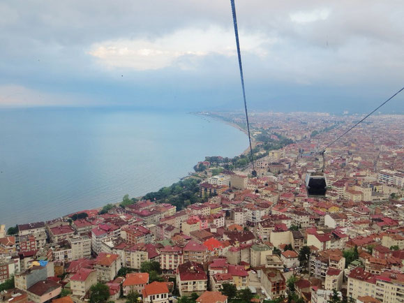 Ordu am Schwarzen Meer. Eine neue Seilbahn führt über die Stadt auf den Hausberg Boztepe.