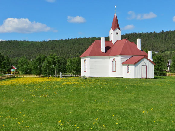Die älteste Holzkirche der Finnmark in Karasjok, erbaut 1807.
