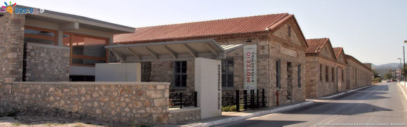 De hoofdingang van het museum
