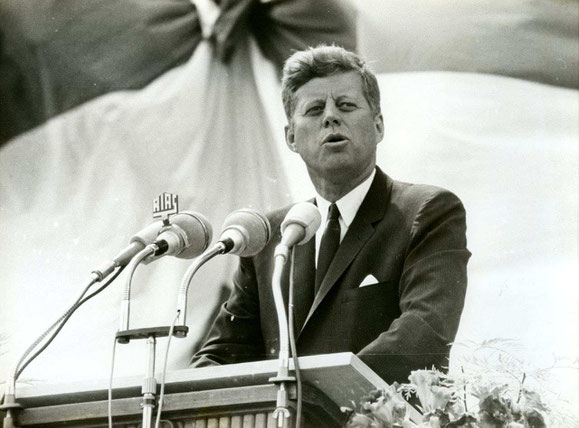 John F Kennedy / Speech / Orator / Privileged / Former President of the United States of America / Berlin / Big Mass