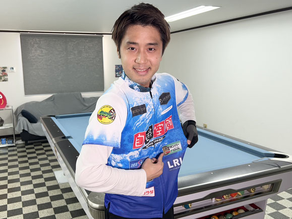 ビアポンバーGROVEのロゴが入った新ユニフォーム