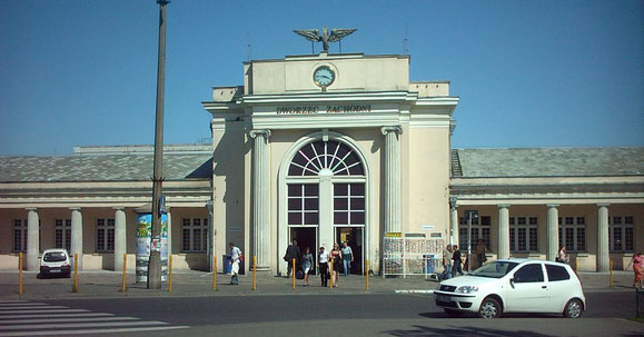 Entrada oeste de la estación central de Poznan
