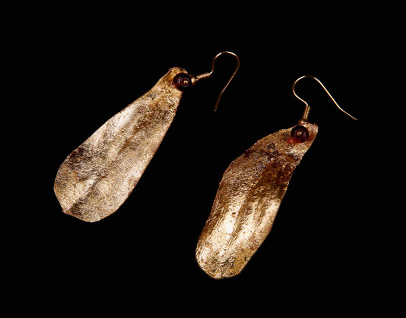 Mistletoe leaf earrings, gilded copper and garnets