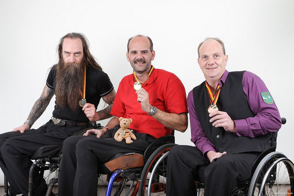 Presse-Fotoshooting nach der Siegerehrung beim "Touch Magazin": Jo, Tai und Peter (v.l.)