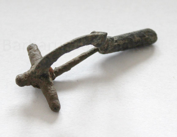 römische Armbrust-Fibel aus Bronze. Italien