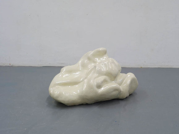 Kneten, 2026, Steinzeugton, Glasur, 44x94x64 cm 
