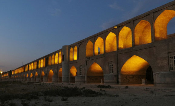 Si-o-se Pol, die 33-Bogenbrücke in Isfahan.