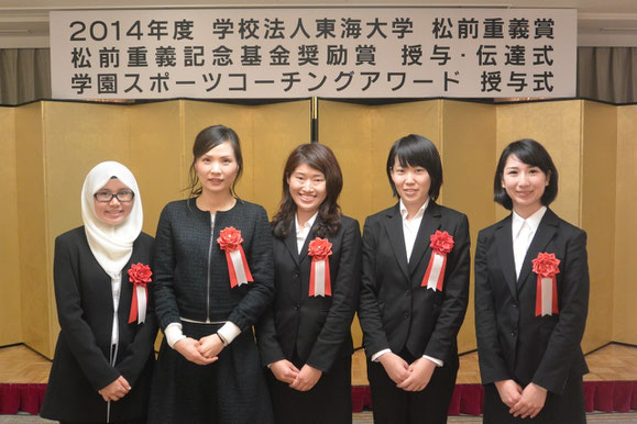 受賞した5名。右から2人目が若月さん。情報理工学専攻M2と機械工学専攻M2とヨーロッパ文明4年。