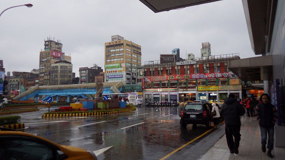 基隆市の駅前