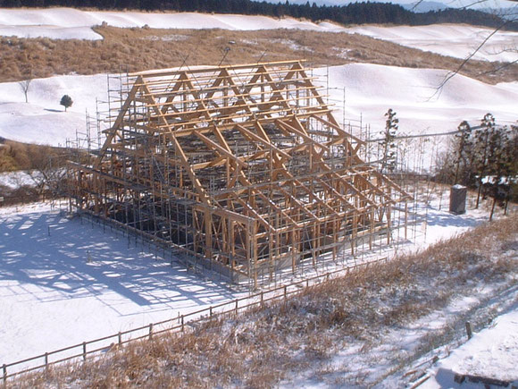 建て方現場の写真（周りは雪！）