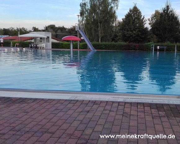 Freibad im Sommer, lange Sommernächte, Kraftquelle