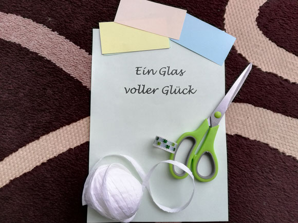 Kraftquelle, Glas voller Glück, Glücksglas, Glücksmomente festhalten, schnell selbstgemacht für Geburstag, Silvestergeschenke, nachhaltige Geschenke,
