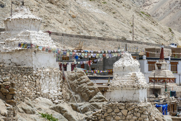 Stupas in der Altstadt von Leh