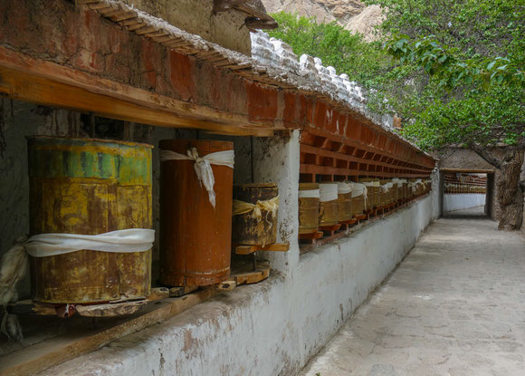Gebetsmühlen im Kloster