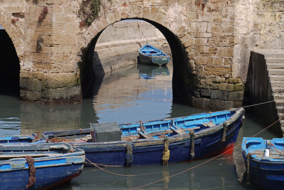 Einfahrt in den alten Hafen hinter den Stadtmauern