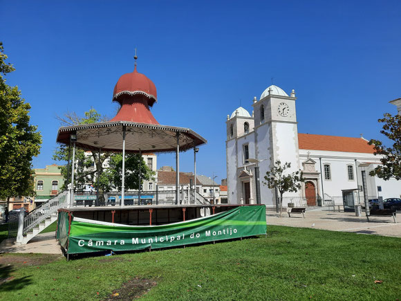 Nur das Schöne: die Kirche und die Rotonde.