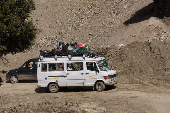 Auch die Fernbusse sind hier unterwegs...