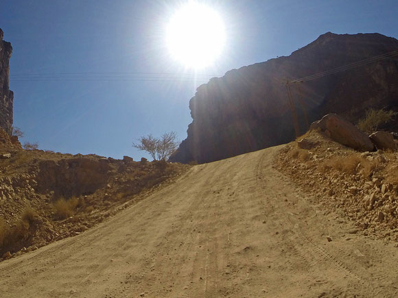da war die GoPro meiner Aufnahmeperspektive einfach überlegen ...Jan kämpfte mittlerweile häufig mit der Sonne im Visier, insbesondere, da dies dauernd runterklappte und es ihm dadurch zu heiß wurde.Ansonsten waren die Temperaturen angenehm durch die Höhe