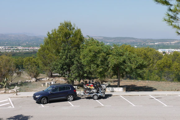 Die Moppeds dürfen sich ausruhen.... irgendwo in Spanien an der Autobahn