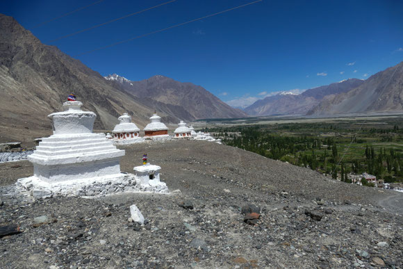 Im Nubra Valley. Bis vor wenigen Jahren noch gar nicht für Touristen zugänglich, da ein Ende an die Grenze zu Pakistan reicht und ein nördlicher Ausläufer bis an die Grenze zu China.