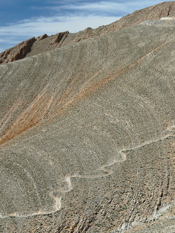 Aussicht vom Tizi-Tirherhouzine auf die "Abkürzung"