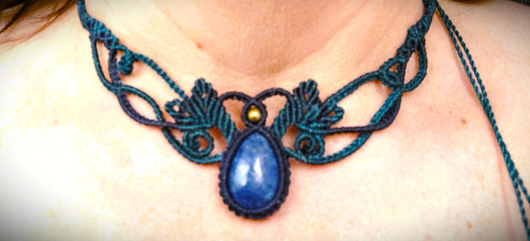collier macramé avec pierre naturelle