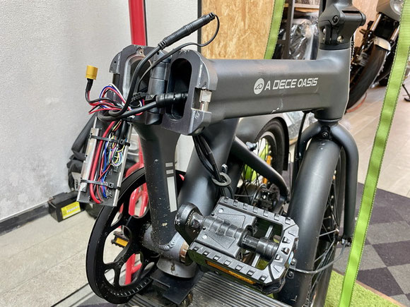 ADO電動アシスト自転車 配線接続部の確認作業