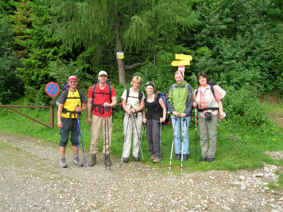 Aufbruch am Morgen des 8. Juni auf der Brunnalm