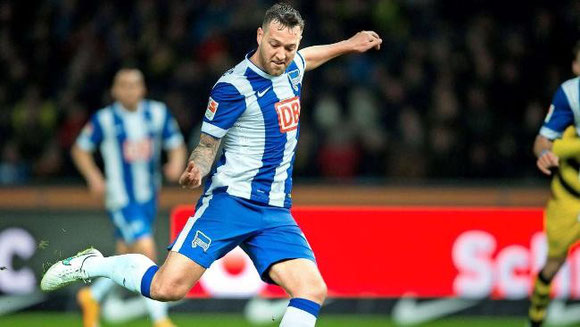Julian Schieber kam im Sommer für 2,5 Mio. Euro aus Dortmund. In 122 Bundesliga-Spielen erzielte er bisher 21 Tore Foto:dpa
