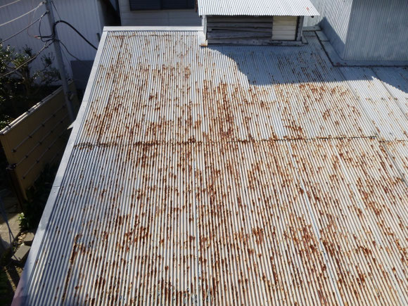 波トタン　屋根　工事前