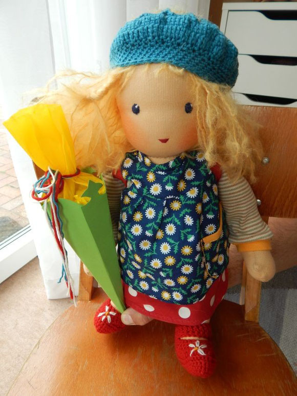 Stoffpuppe, Einschulung, Schulpuppe, Puppenschulranzen, handgemacht, Handarbeit, Waldorf, school doll, Steiner doll, Steiner Puppe, Einschulungspuppe