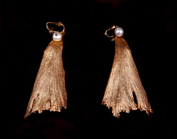 Gingko earrings, gilded copper and pearls