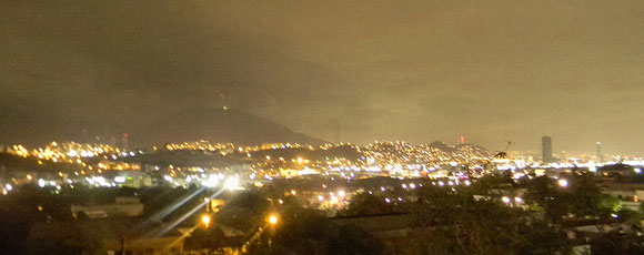 Nocturna de Monterrey desde Cerro de la Silla