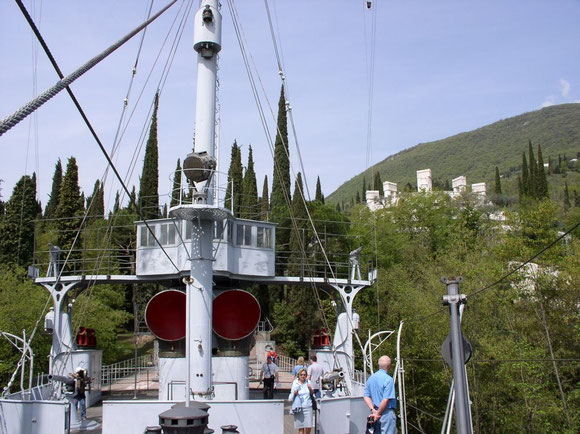 El barco de guerra "PUGLIA" en el parque