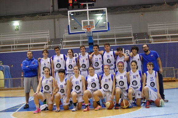 El combinado de jugadores, dirigido por la dupla compuesta por David Blanca y Joan Quesada. (Foto: Aitor Udakiola)