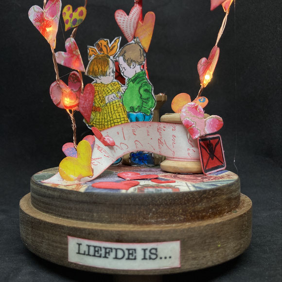 glass dome, bell jar, glass bubble, hearts, Tim holtz, Valentine, stamps, handmade project, Pinkepinke