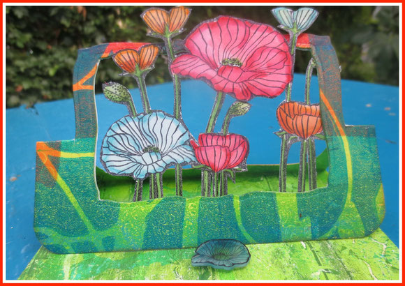 Poppy flying easel card