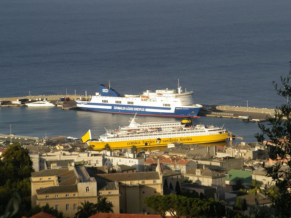 Le Corsica Victoria et l' Eurostar Valencia au port de Bastia en 2006