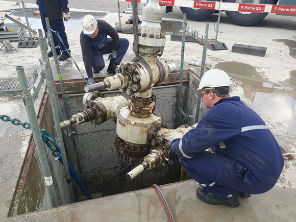 Tiefengeothermieprojekt in Haute-Sorne: Brunnenkopf während der Teststimulation. Bild: Geo-Energie Suisse AG