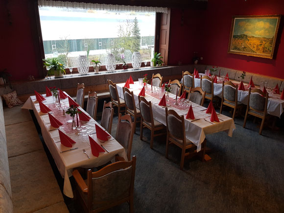 Bistrobereich, Künstlerhaus Lenz, Restaurant in Gladenbach, Restaurant, Gruppenraum, Veranstaltungsraum, Weihnachtsfeier, Geburtstag, Räumlichkeit