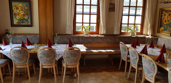 Bistrobereich, Künstlerhaus Lenz, Restaurant in Gladenbach, Restaurant, Gruppenraum, Veranstaltungsraum, Weihnachtsfeier, Geburtstag, Räumlichkeit