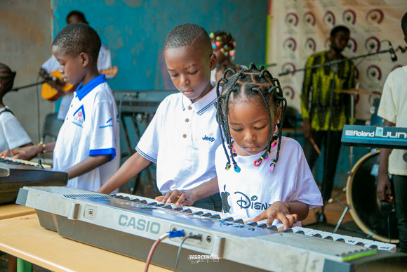 Musik und Informatik – in mehreren Projekten bildet der Verein TAM Kinder und Jugendliche aus. (FOTOS: Warc-en-Ciel Systeme Prod)