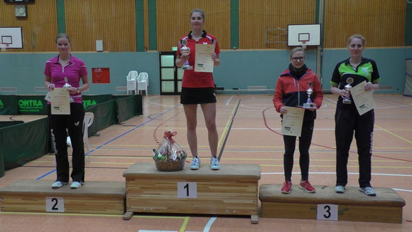 Siegerfoto Damen-Einzel:  1. Platz: Vivien Scholz (TSV Schwarzenbek)  2. Platz: Bianca Dahlke (TSV Schwarzenbek)  3. Platz: Lena Meiß (SC Mittelpunkt Nortorf)  3. Platz: Catharina Grothkopp (Kieler TTK)