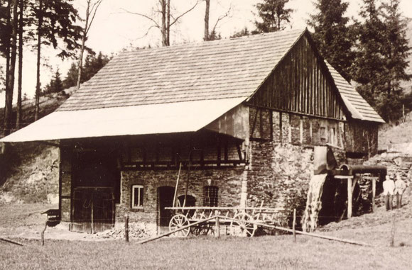 Die Knochenmühle in Isingheim (historisches Foto). Sie wurde erst später mit einem Putz versehen.