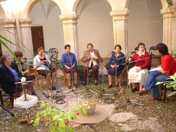 Tertulia 2005 "La vida de la mujer en el mundo rural a mediados del siglo XX"