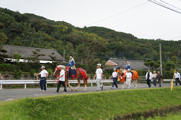 柏原海岸まで収穫の終わった田園風景の中を進む